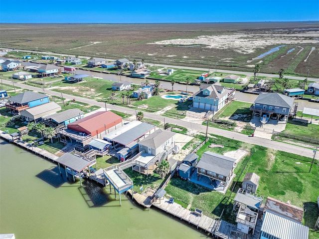 1092 County Road 209, Sargent, TX 77414