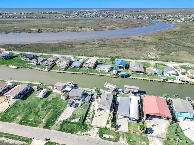 1092 County Road 209, Sargent, TX 77414