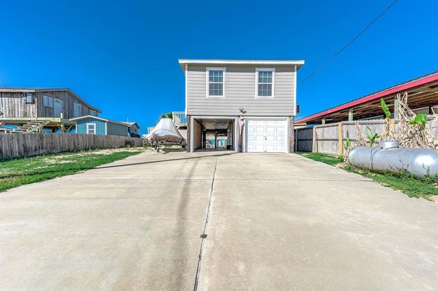 1092 County Road 209, Sargent, TX 77414