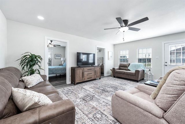 1092 County Road 209, Sargent, TX 77414