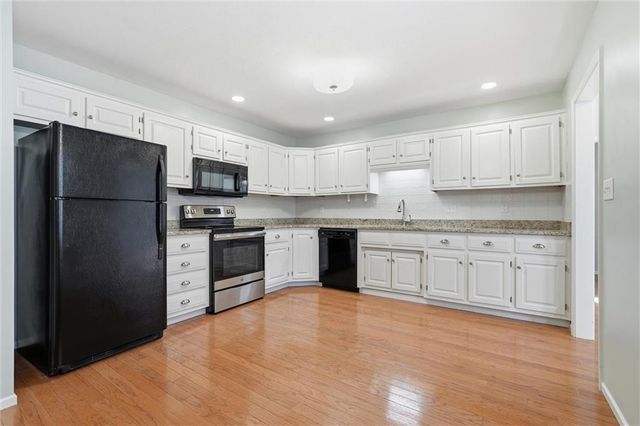 4624 Hearthside Drive, Lawrence, KS 66049