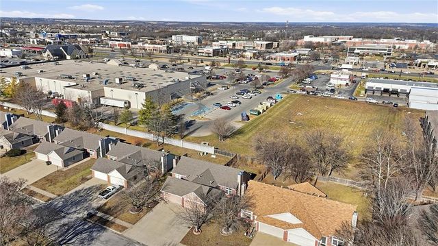 4624 Hearthside Drive, Lawrence, KS 66049