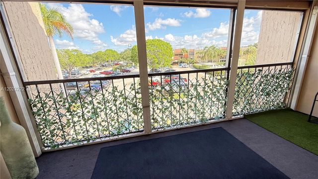 240 Lakeview Dr 306, Weston, FL 33326