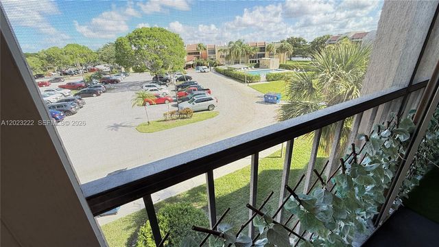 240 Lakeview Dr 306, Weston, FL 33326