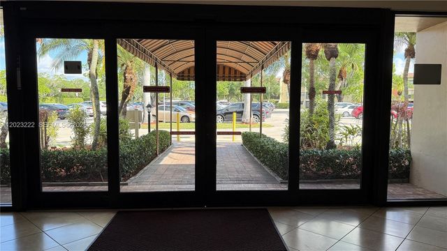 240 Lakeview Dr 306, Weston, FL 33326