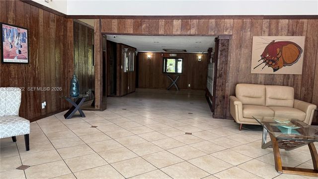 240 Lakeview Dr 306, Weston, FL 33326