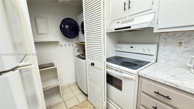 240 Lakeview Dr 306, Weston, FL 33326