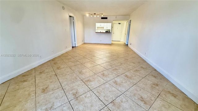 240 Lakeview Dr 306, Weston, FL 33326