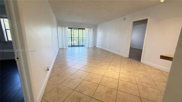 240 Lakeview Dr 306, Weston, FL 33326