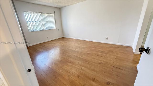 240 Lakeview Dr 306, Weston, FL 33326