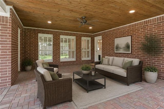 717 Willow Loop, College Station, TX 77845