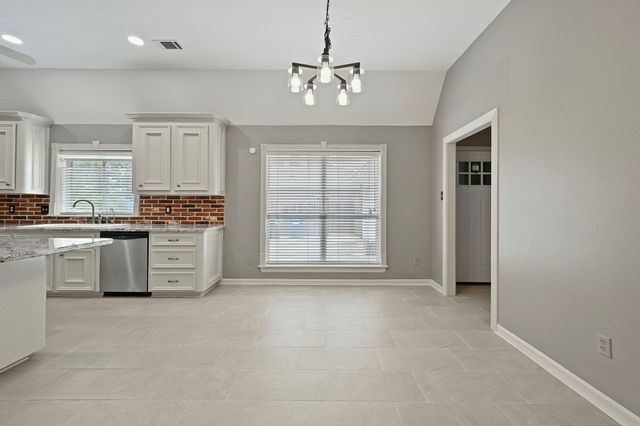717 Willow Loop, College Station, TX 77845