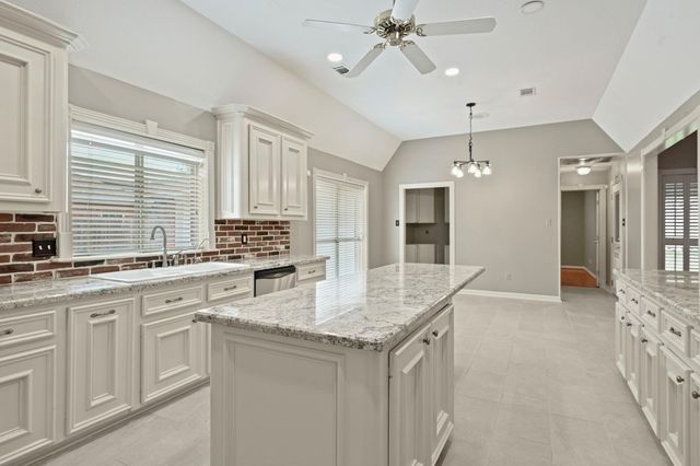 717 Willow Loop, College Station, TX 77845