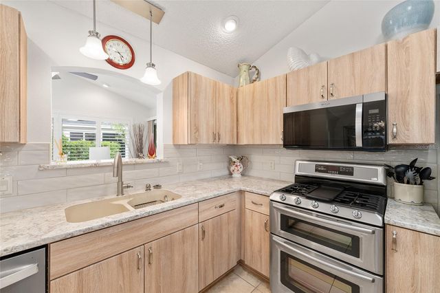 9304 SE 170TH HUMPHREYS LOOP, The Villages, FL 32162