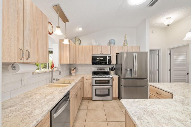 9304 SE 170TH HUMPHREYS LOOP, The Villages, FL 32162