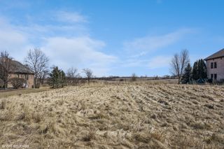 1301 LONGWOOD Drive E, Woodstock, IL 60098