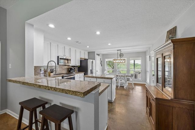 1791 Fm 2434, Weimar, TX 78962
