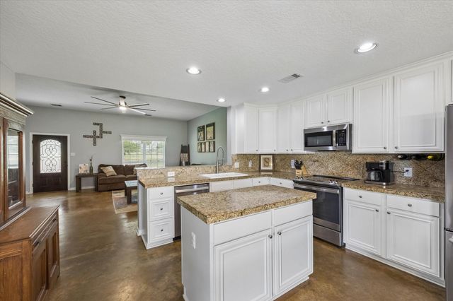 1791 Fm 2434, Weimar, TX 78962