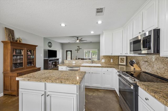 1791 Fm 2434, Weimar, TX 78962