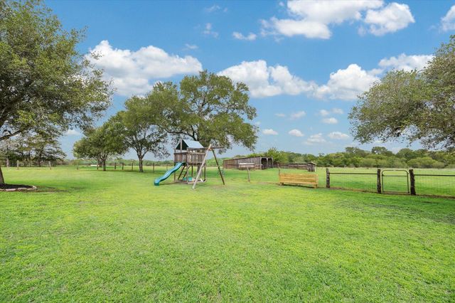 1791 Fm 2434, Weimar, TX 78962