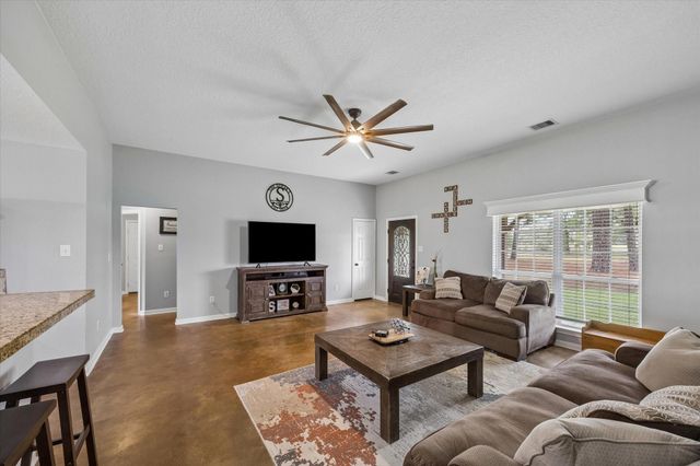 1791 Fm 2434, Weimar, TX 78962