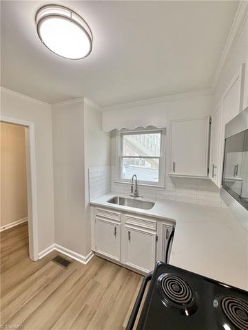 133 Columbine Drive 118, Winston-salem, NC 27106