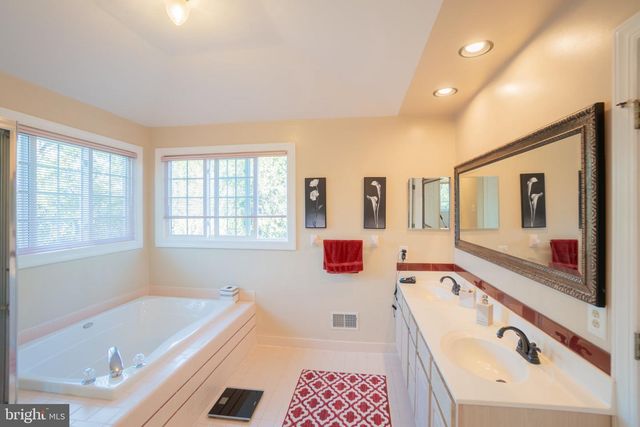 1066 N KIMBLES RD, Yardley, PA 19067