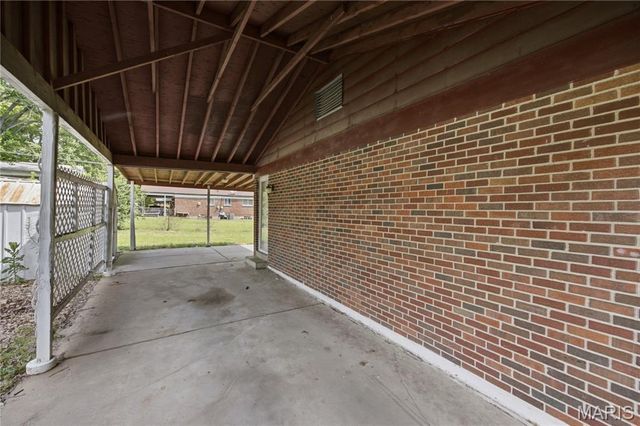 1745 Foley Drive, St Louis, MO 63136