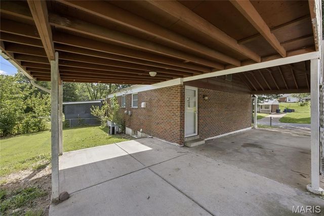 1745 Foley Drive, St Louis, MO 63136