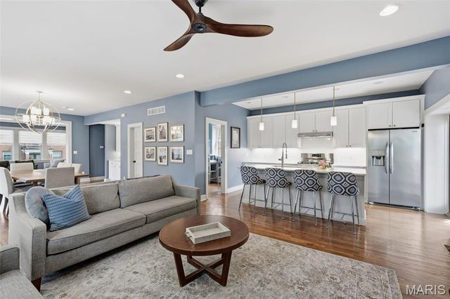 3890 McDonald Avenue, St Louis, MO 63116