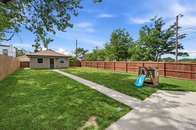 3890 McDonald Avenue, St Louis, MO 63116