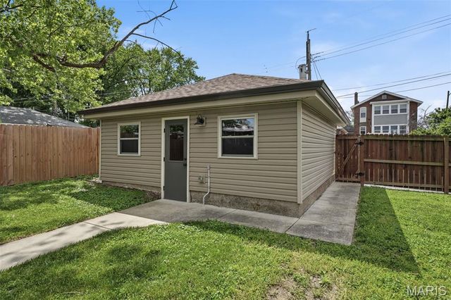 3890 McDonald Avenue, St Louis, MO 63116