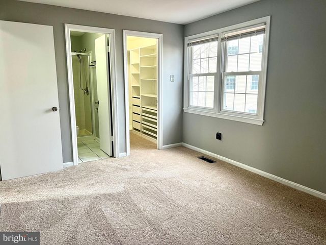 3039 TALKING ROCK DR, Fairfax, VA 22031