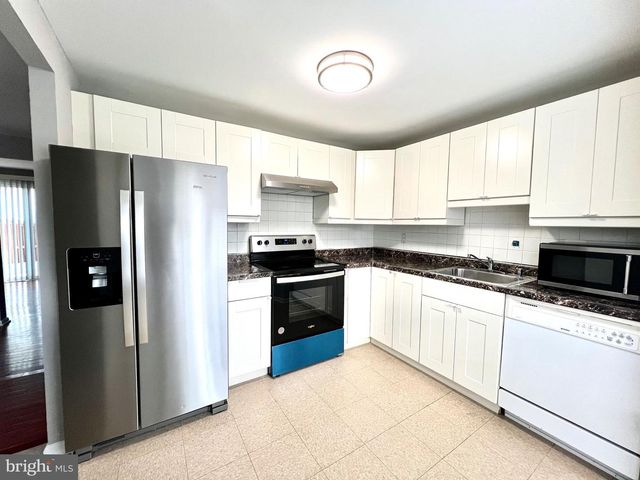 3039 TALKING ROCK DR, Fairfax, VA 22031