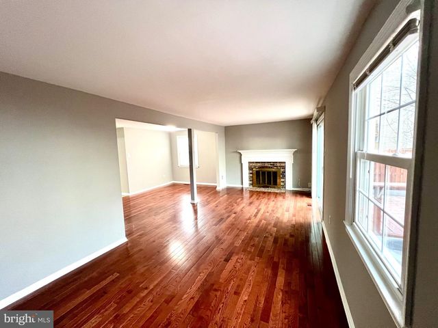 3039 TALKING ROCK DR, Fairfax, VA 22031