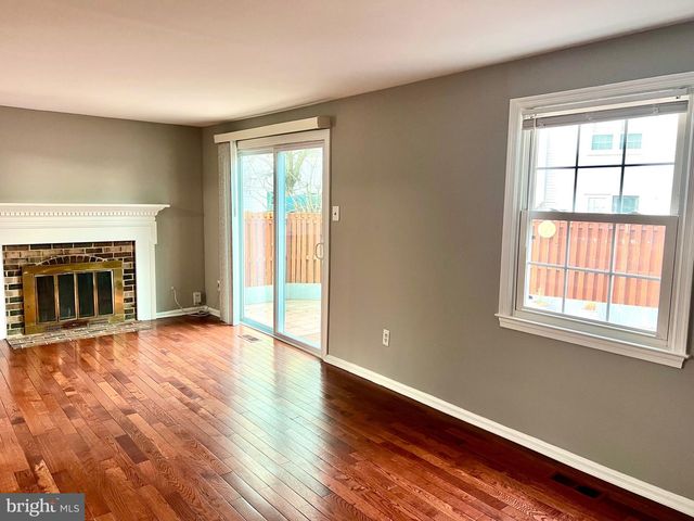 3039 TALKING ROCK DR, Fairfax, VA 22031