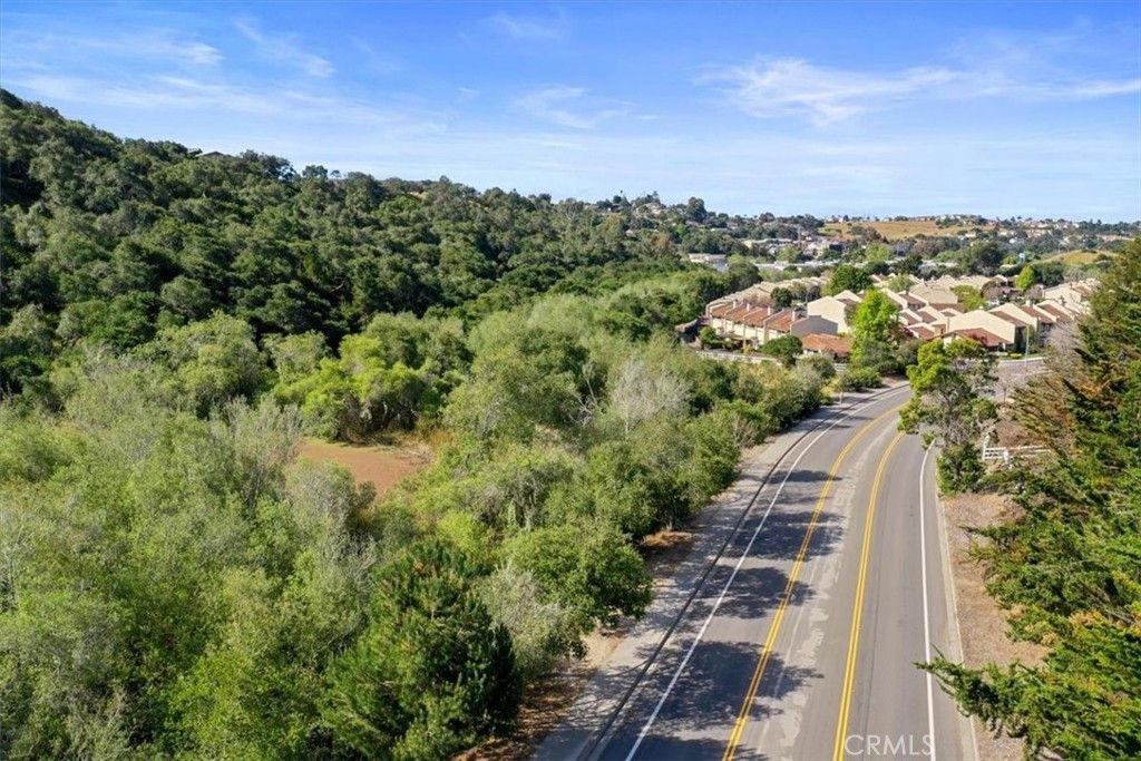 Image 4 of property listing at 1005 Acorn Drive, Arroyo Grande, CA 93420