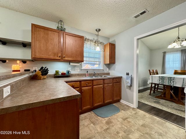 100 Kenmore Court, New Bern, NC 28560