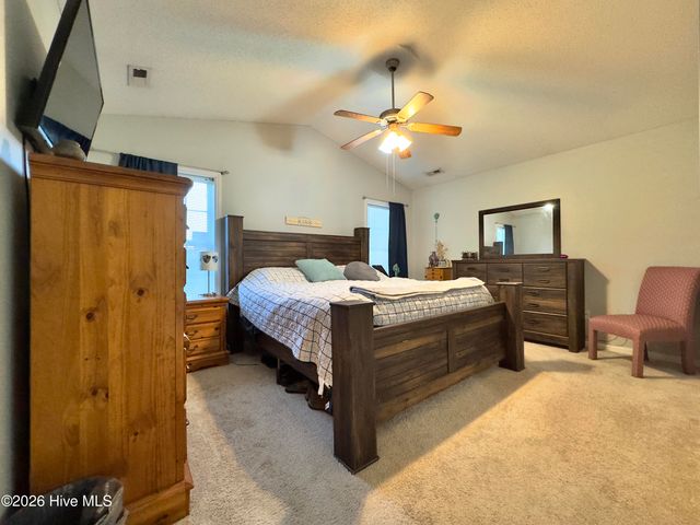 100 Kenmore Court, New Bern, NC 28560