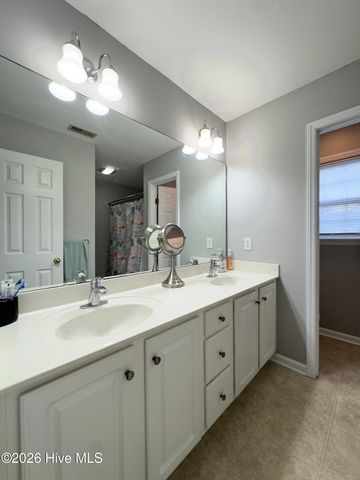 100 Kenmore Court, New Bern, NC 28560