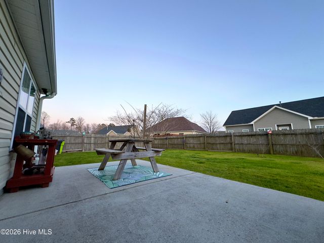 100 Kenmore Court, New Bern, NC 28560