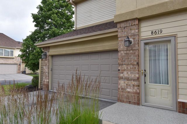 8619 S Deerwood LANE, Franklin, WI 53132