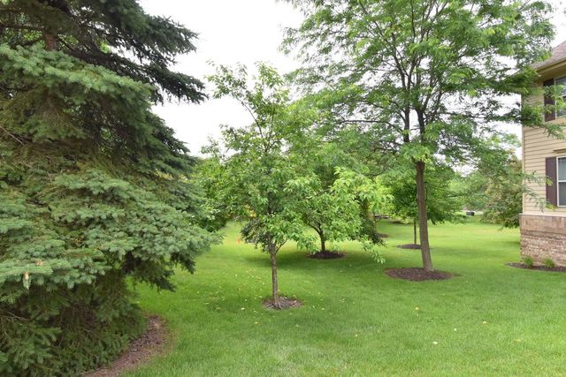 8619 S Deerwood LANE, Franklin, WI 53132