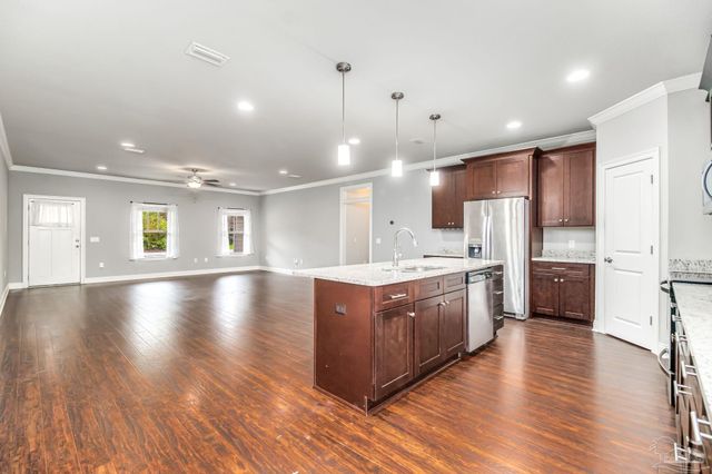 9115 Ridge Dr, Navarre, FL 32566