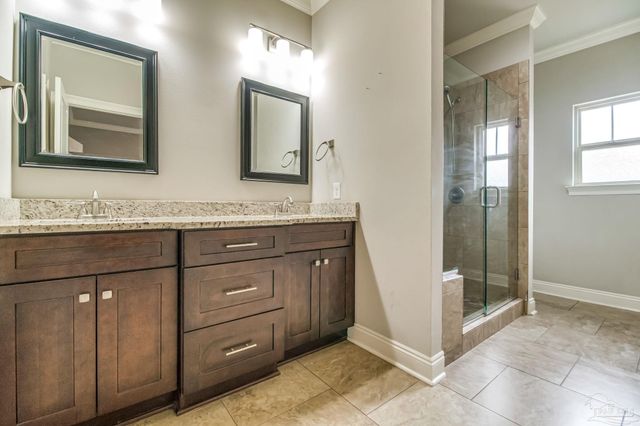 9115 Ridge Dr, Navarre, FL 32566