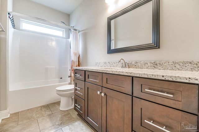 9115 Ridge Dr, Navarre, FL 32566