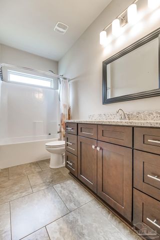 9115 Ridge Dr, Navarre, FL 32566