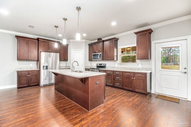 9115 Ridge Dr, Navarre, FL 32566