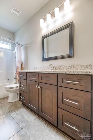 9115 Ridge Dr, Navarre, FL 32566