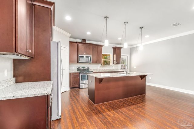 9115 Ridge Dr, Navarre, FL 32566